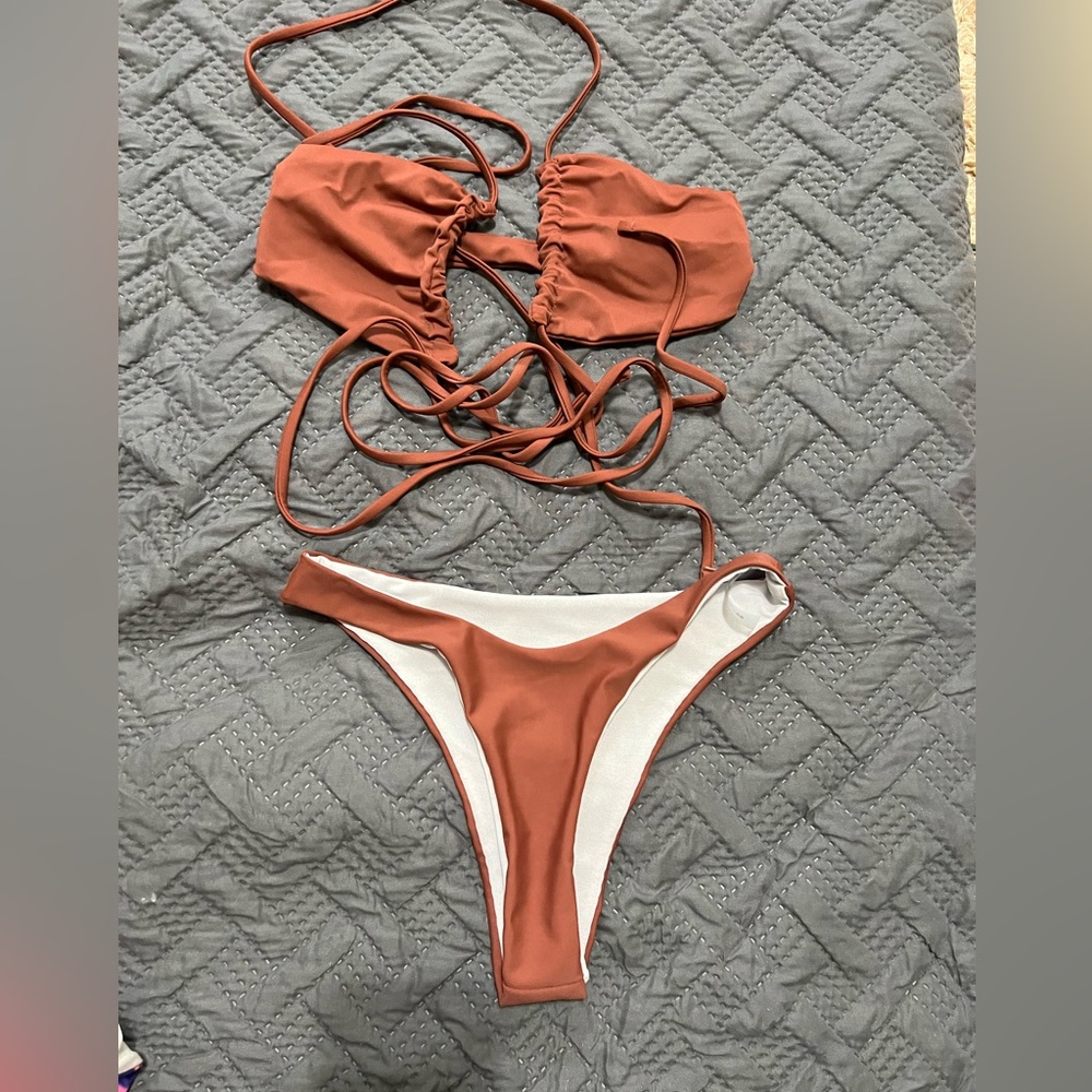 bikini - Picture 2 of 2